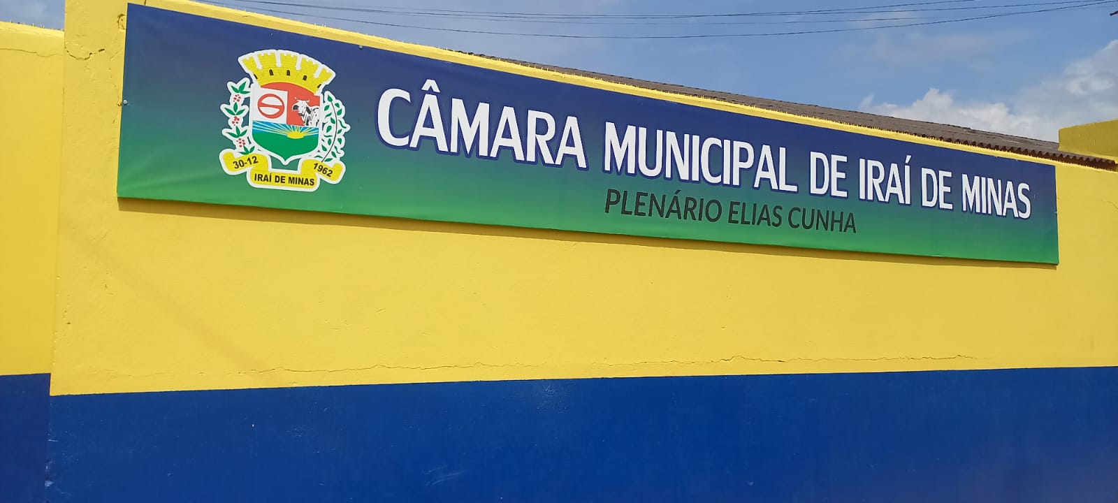 CÂMARA DEBATE REGULARIZAÇÃO EM LOTEAMENTOS E PRESTA HOMENAGEM AO EX-PREFEITO SEU HELVÉCIO